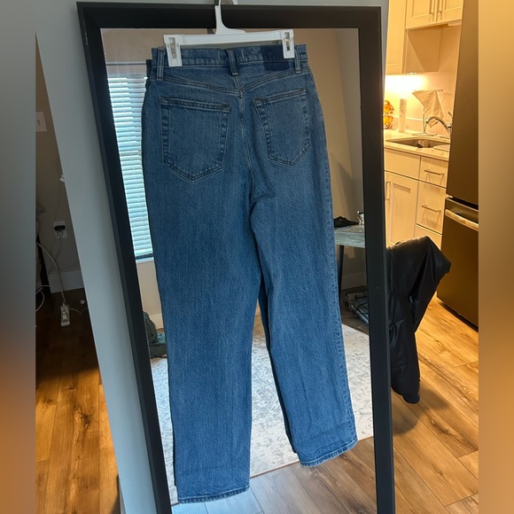 Abercrombie & Fitch “The 90s Straight Ultra High Rise Curve Love” Jean - Picture 2 of 5
